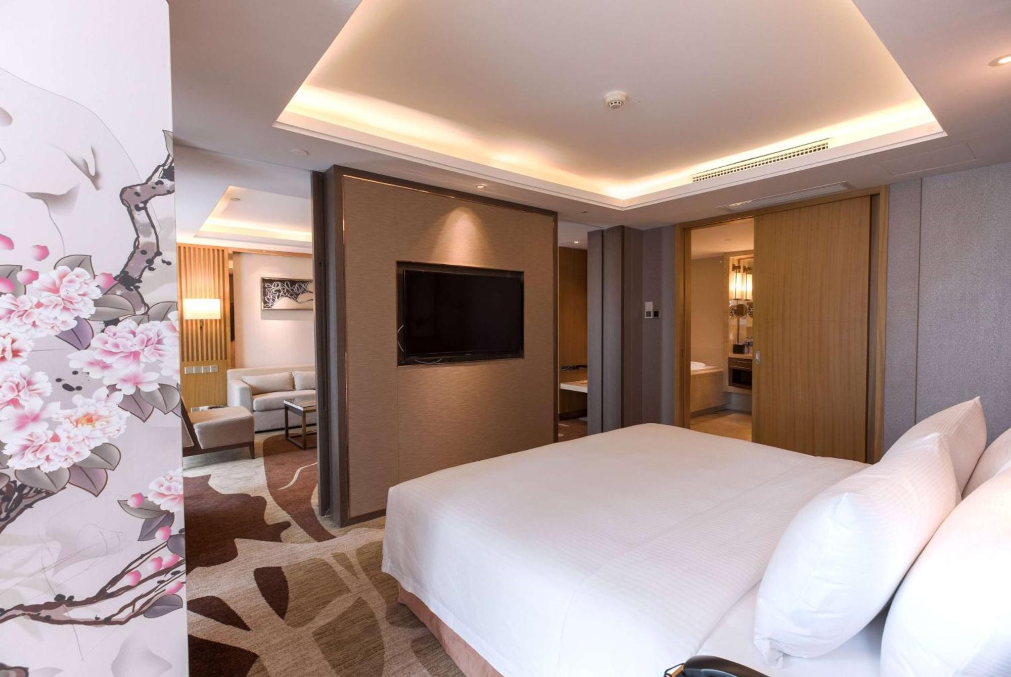 Ramada Plaza By Wyndham Fuzhou South Hotel Exterior photo