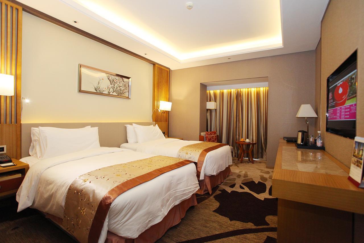Ramada Plaza By Wyndham Fuzhou South Hotel Exterior photo