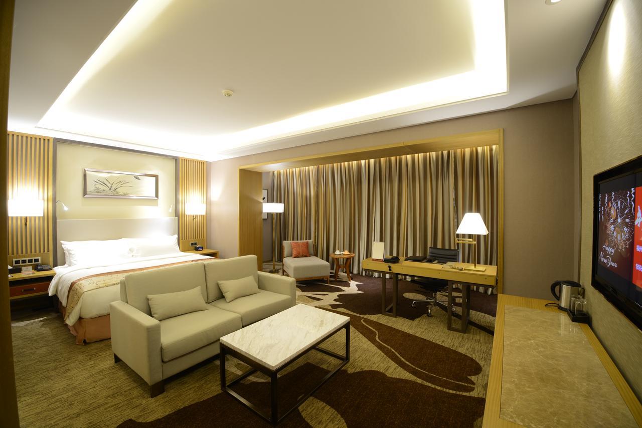 Ramada Plaza By Wyndham Fuzhou South Hotel Exterior photo